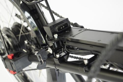 Speedy Versatio F Handbike: Battery lock with key