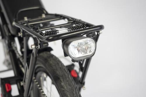 Speedy Versatio F Handbike: Gepäckträger mit systemintegriertem LED-Frontstrahler
